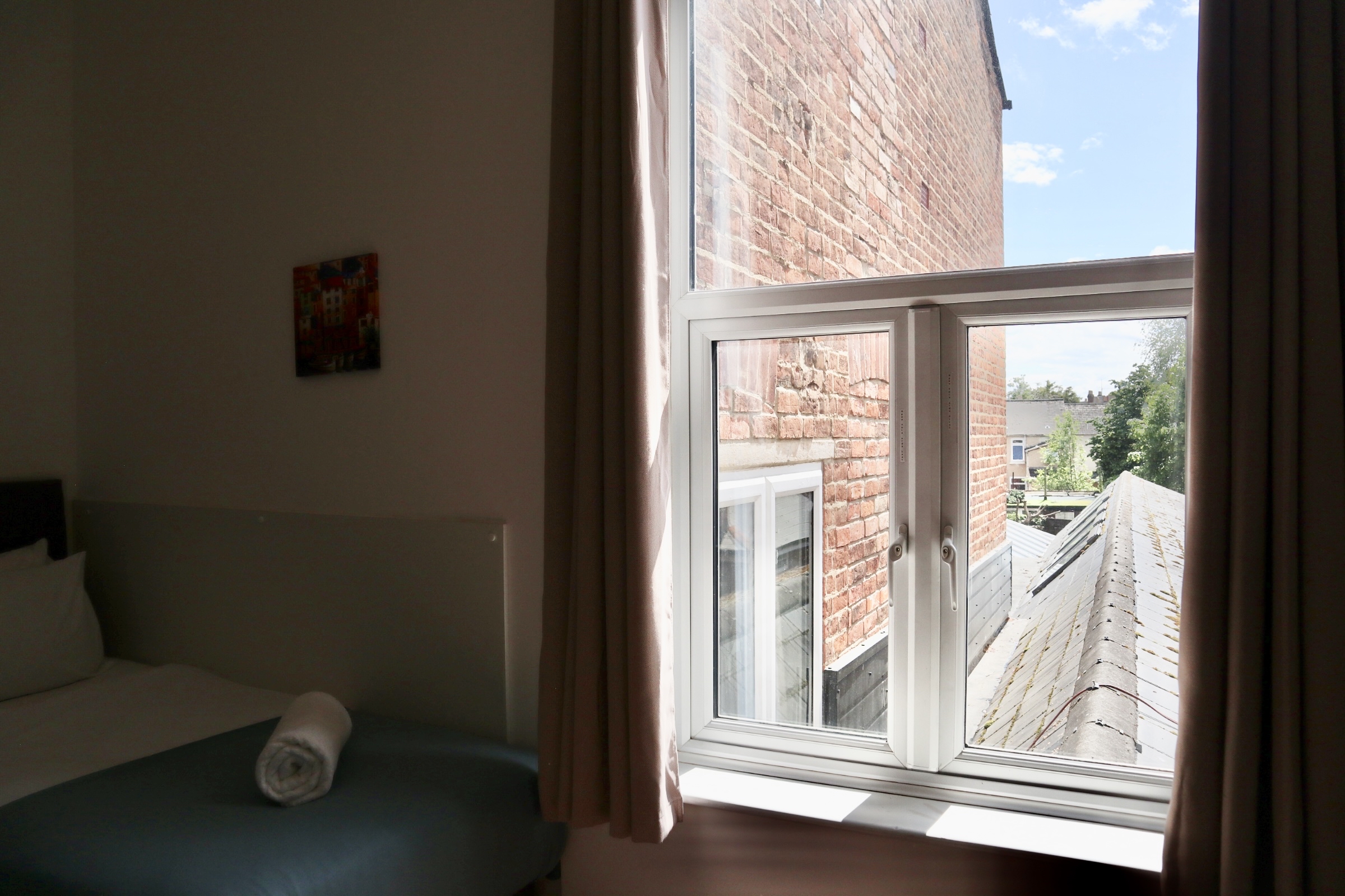 Twin Ensuite Room thumbnail 2